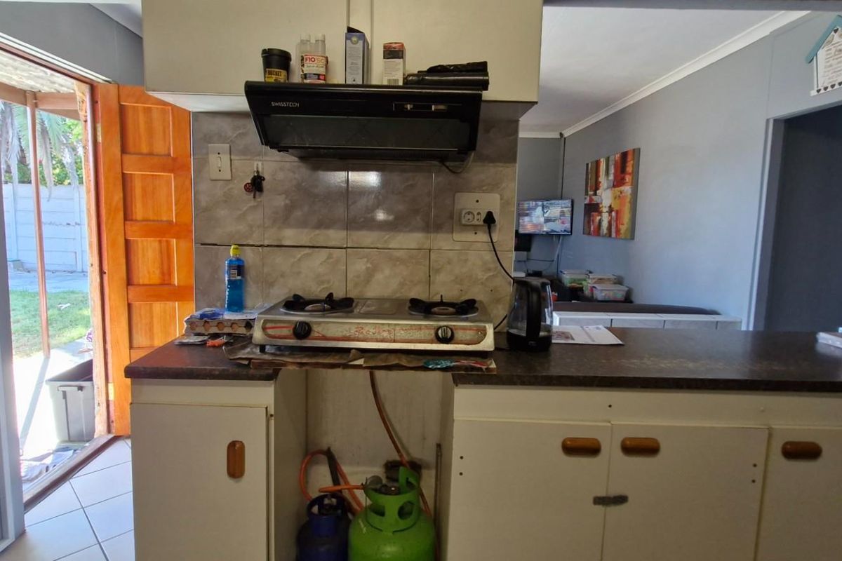 Family Home with Separate Flatlet - Great Investment Opportunity in Bothasig - Photo 5