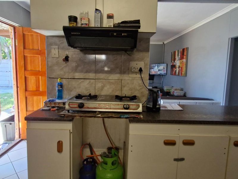 Family Home with Separate Flatlet - Great Investment Opportunity in Bothasig - Photo 5