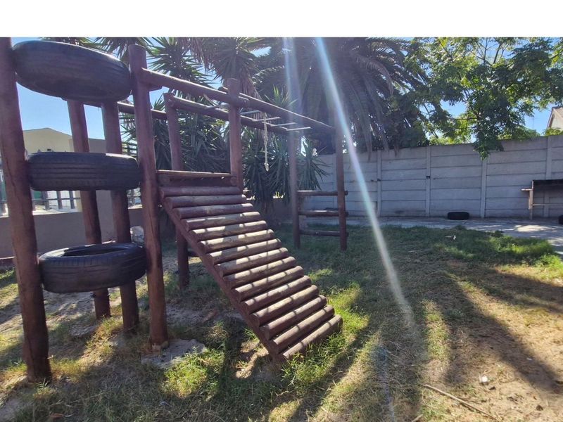 Family Home with Separate Flatlet - Great Investment Opportunity in Bothasig - Photo 2