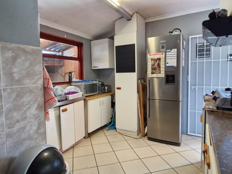 Family Home with Separate Flatlet - Great Investment Opportunity in Bothasig - Photo 4