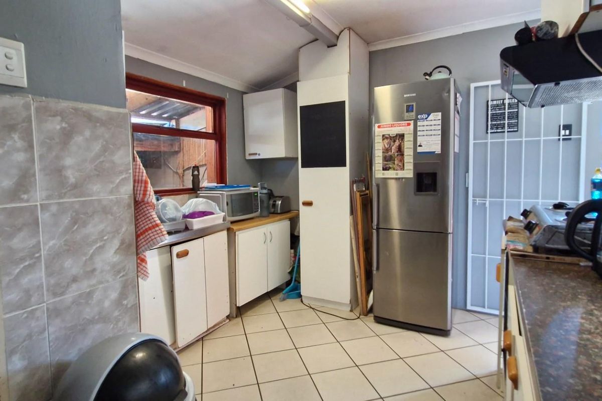 Family Home with Separate Flatlet - Great Investment Opportunity in Bothasig - Photo 4