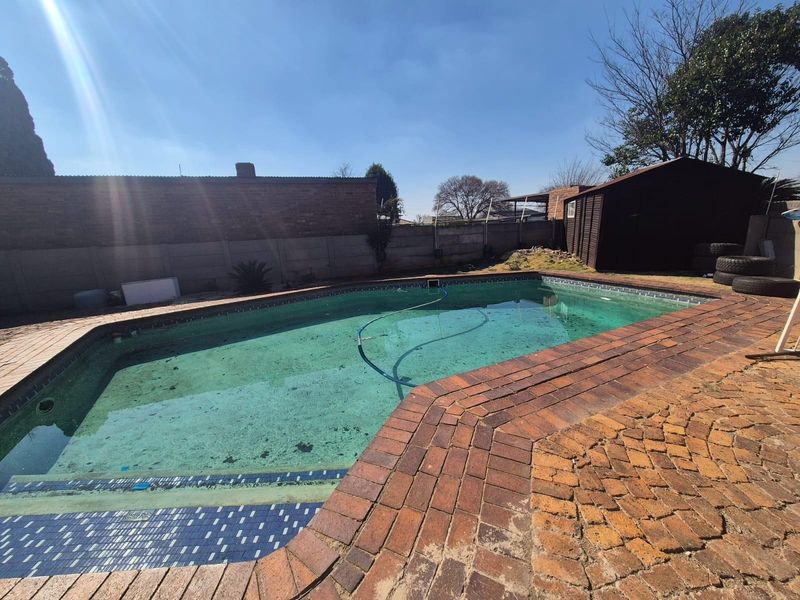 Spacious Family Home with Great Entertainment Features To Rent in Brenthurst, Brakpan - Photo 2