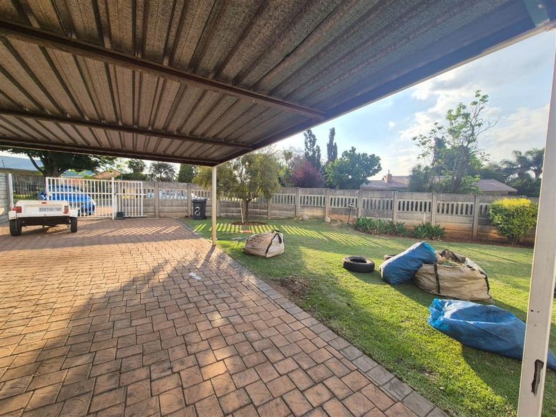 Spacious Family Home with Great Entertainment Features To Rent in Brenthurst, Brakpan - Photo 7