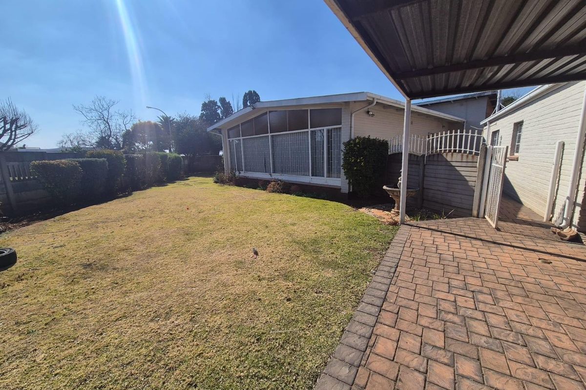 Spacious Family Home with Great Entertainment Features To Rent in Brenthurst, Brakpan - Photo 4