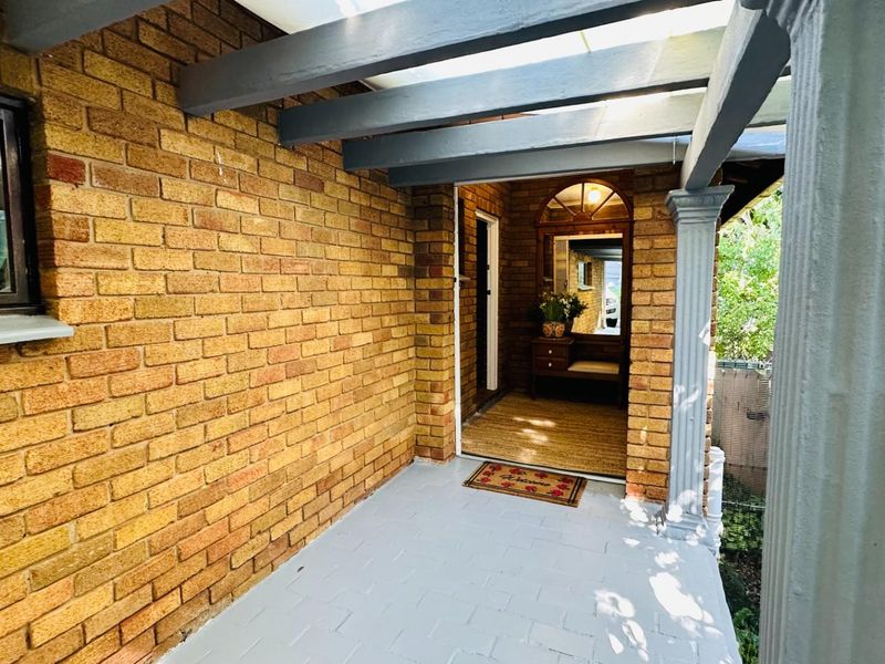 Luxury Coastal Family Home with Spectacular 180° Breaker Sea Views! - Photo 5