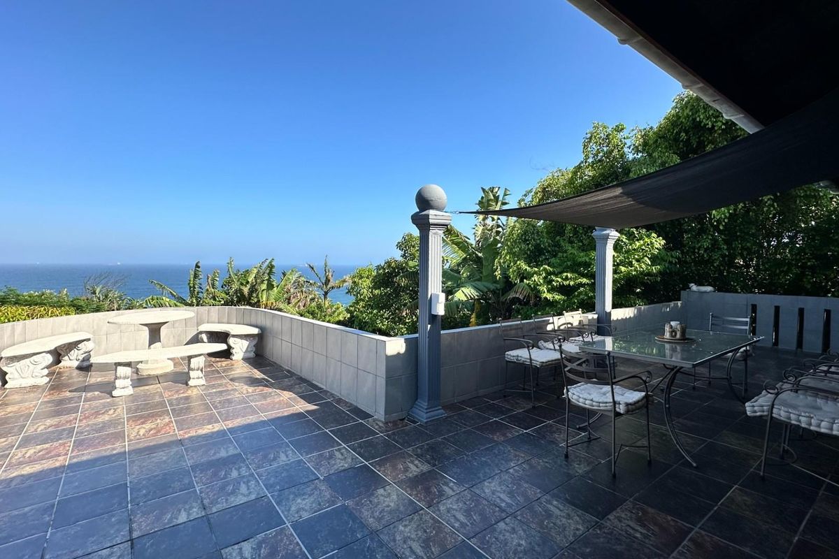 Luxury Coastal Family Home with Spectacular 180° Breaker Sea Views! - Photo 4