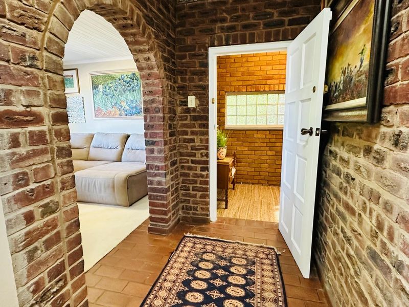 Luxury Coastal Family Home with Spectacular 180° Breaker Sea Views! - Photo 10