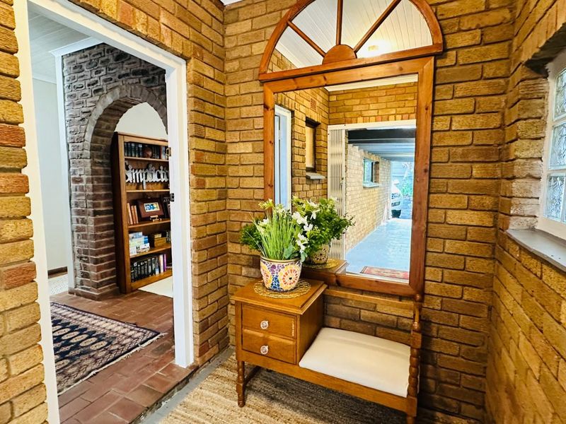 Luxury Coastal Family Home with Spectacular 180° Breaker Sea Views! - Photo 8