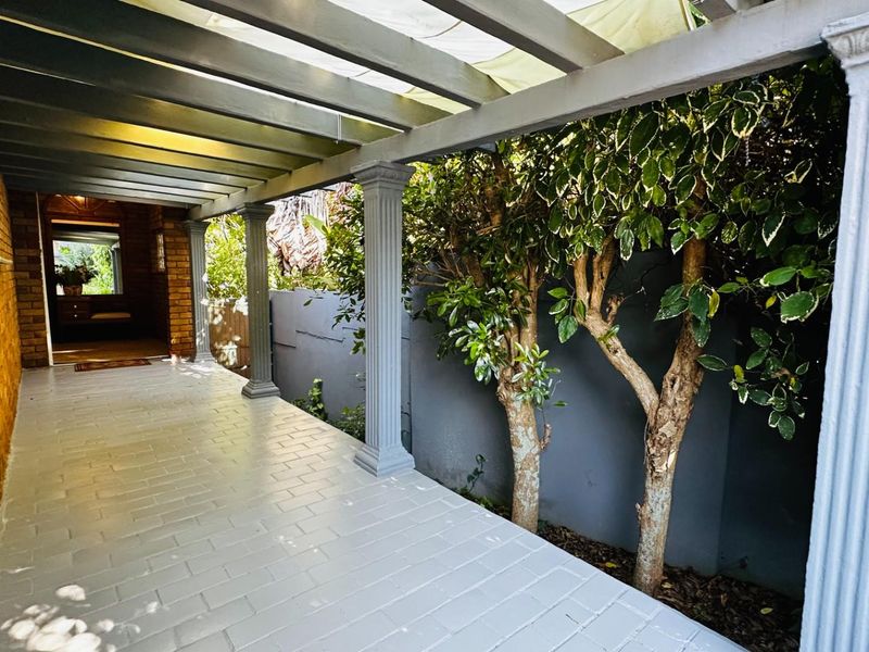 Luxury Coastal Family Home with Spectacular 180° Breaker Sea Views! - Photo 7