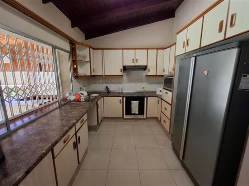 Dream home For Sale in Durban North, Durban, KwaZulu Natal - Photo 6