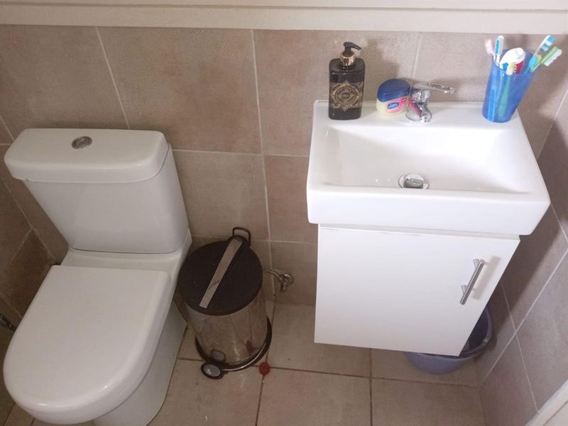 Apartment For Sale in Fleurhof, Roodepoort - Photo 5