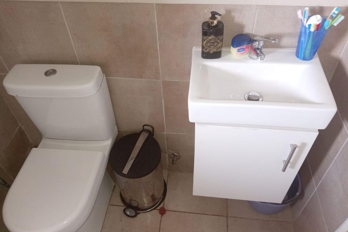 Apartment For Sale in Fleurhof, Roodepoort - Photo 5