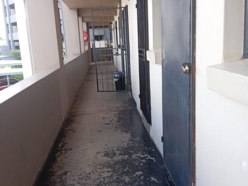 Apartment For Sale in Fleurhof, Roodepoort - Photo 4