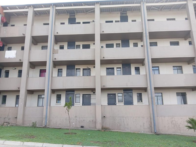 Apartment For Sale in Fleurhof, Roodepoort - Photo 1