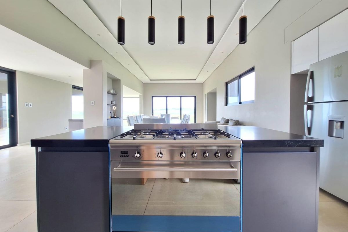 Contemporary Family Home in Prestigious Zimbali Lakes Resort, Ballito - Photo 2