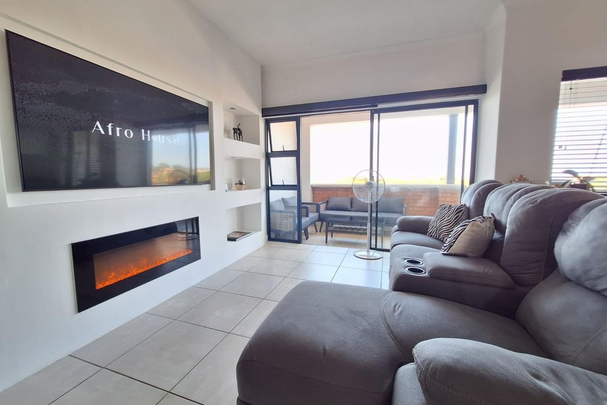 Stylish 2-Bed 2-Bath Apartment with Sea Views in Ballito Hills Estate - Photo 2