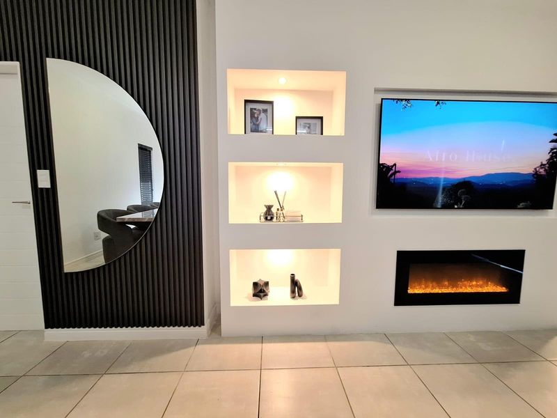 Stylish 2-Bed 2-Bath Apartment with Sea Views in Ballito Hills Estate - Photo 3