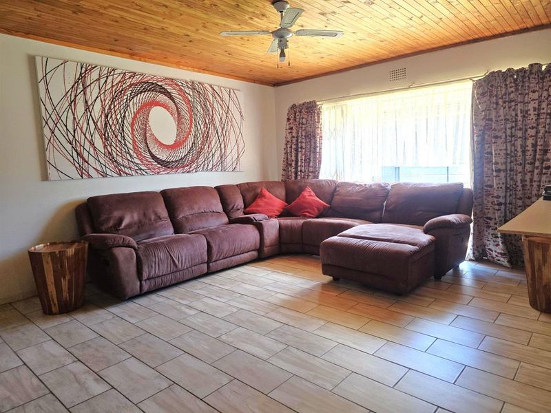 Boomed area 3 Bedrooms with Study - Photo 10