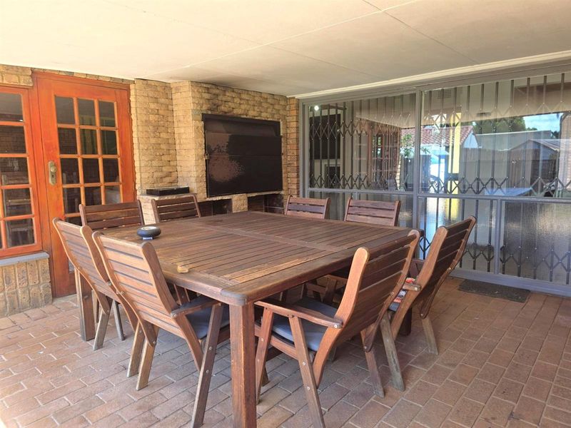 Boomed area 3 Bedrooms with Study - Photo 4