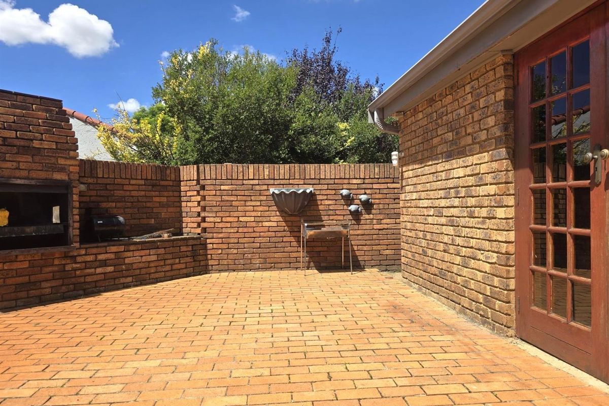 Boomed area 3 Bedrooms with Study - Photo 3