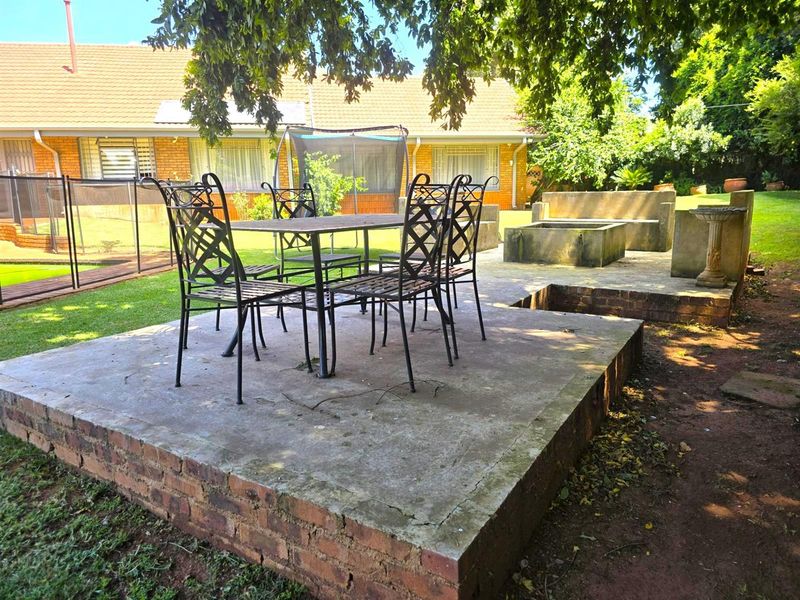 Boomed area 3 Bedrooms with Study - Photo 5