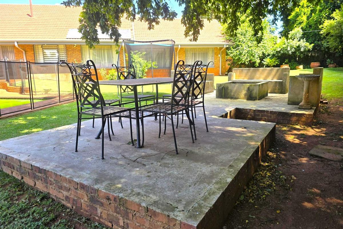 Boomed area 3 Bedrooms with Study - Photo 5