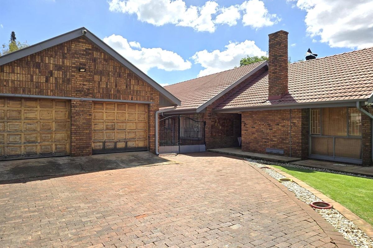 Boomed area 3 Bedrooms with Study - Photo 2