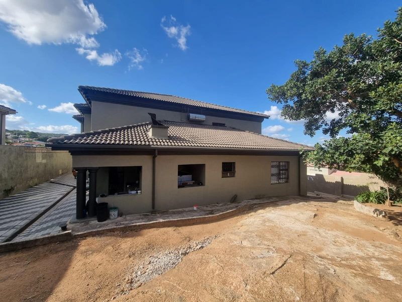 Large Versitle Family Home - Photo 8