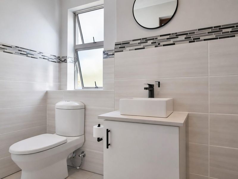 Spectacle 4-bedroom coastal home with ocean views! - Photo 8