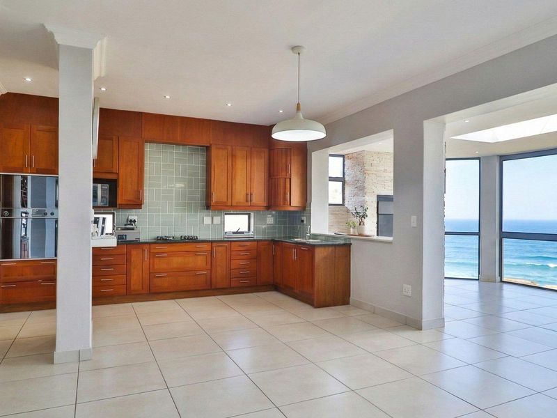 Spectacle 4-bedroom coastal home with ocean views! - Photo 9