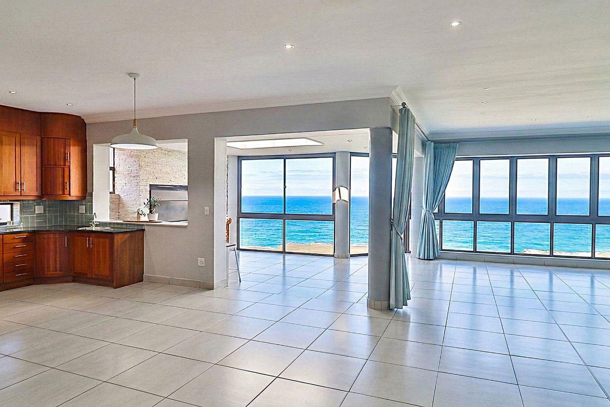 Spectacle 4-bedroom coastal home with ocean views! - Photo 3