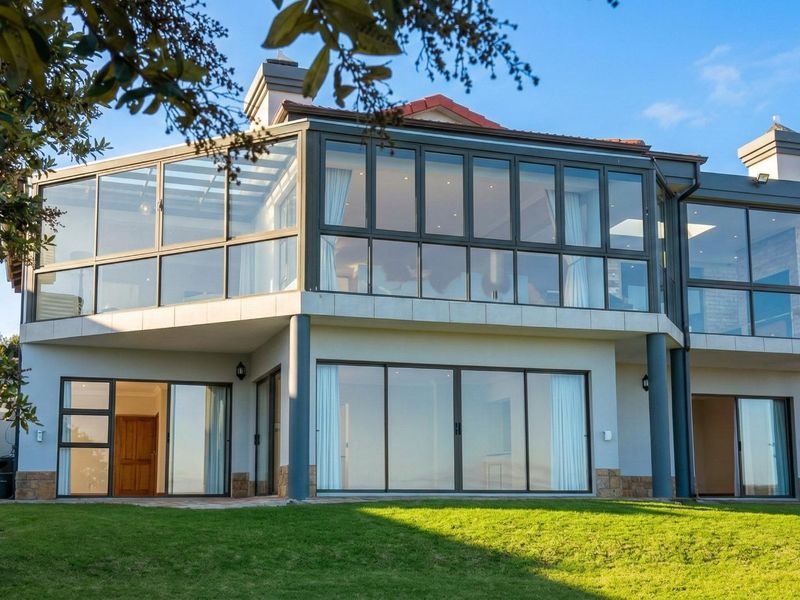 Spectacle 4-bedroom coastal home with ocean views! - Photo 5