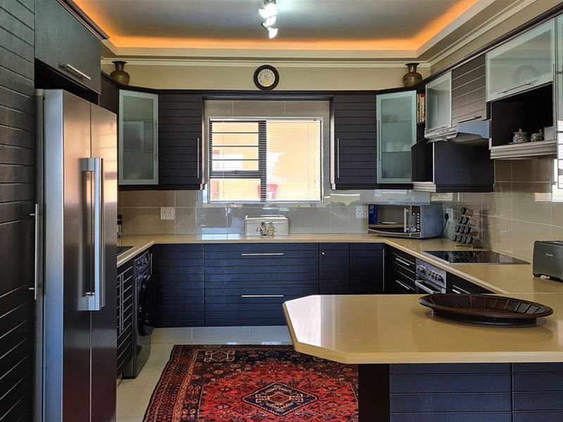 Executive, Luxury 3 Bedroom Beachfront Apartment - Photo 6