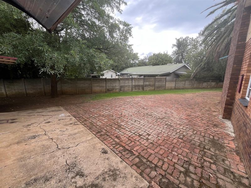 Your Dream Family Home - Spacious Living with Pool and Garden - Photo 4