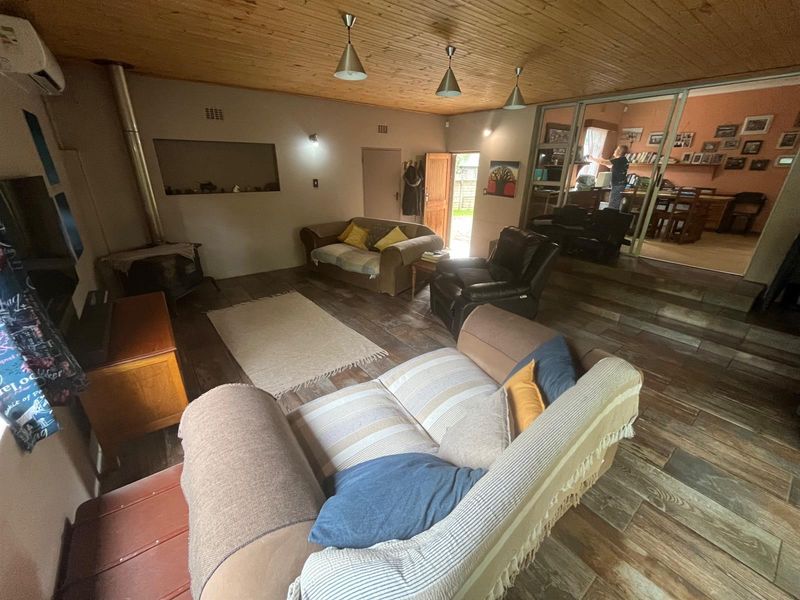 Your Dream Family Home - Spacious Living with Pool and Garden - Photo 10