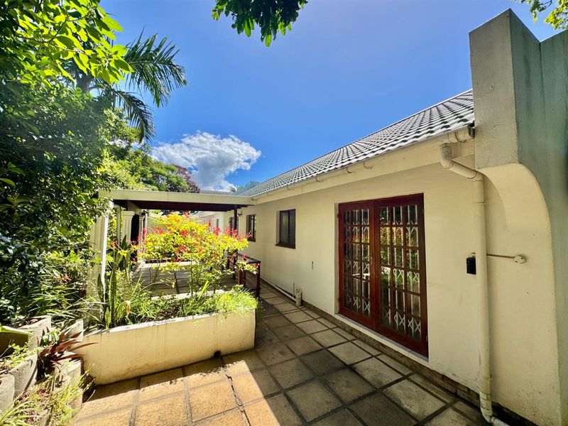 Charming Townhouse with Lush Garden and Lapa - Photo 7