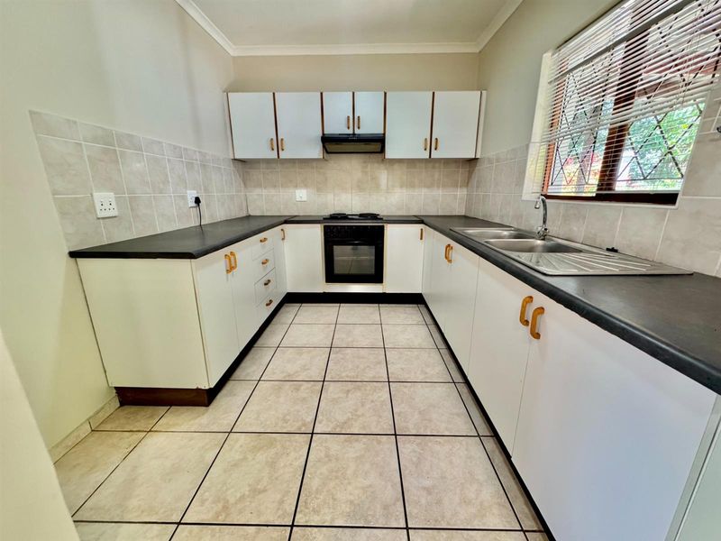 Charming Townhouse with Lush Garden and Lapa - Photo 5