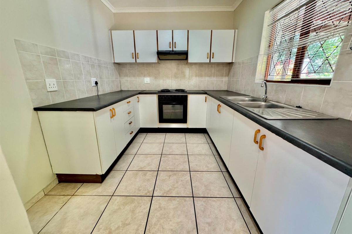 Charming Townhouse with Lush Garden and Lapa - Photo 5