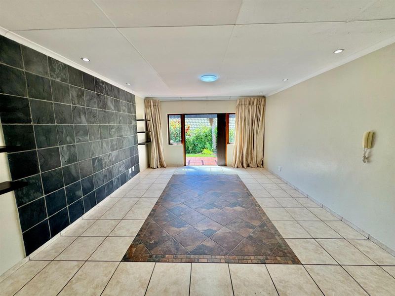 Charming Townhouse with Lush Garden and Lapa - Photo 4