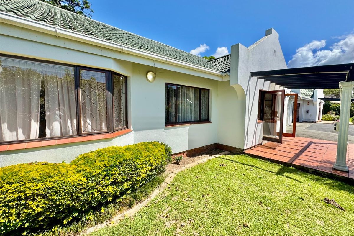 Charming Townhouse with Lush Garden and Lapa - Photo 2