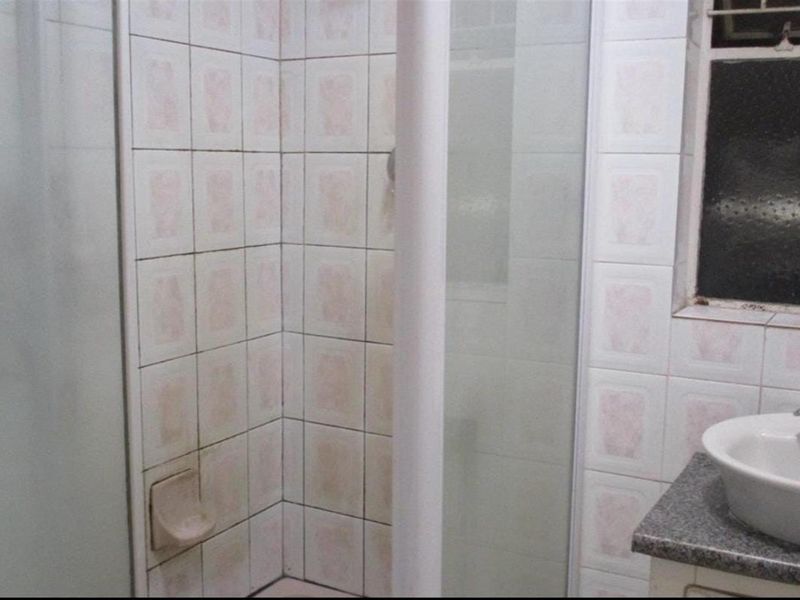 Spacious 6-Bedroom Home - Perfect for a Large Family or Guest House Opportunity - Photo 10