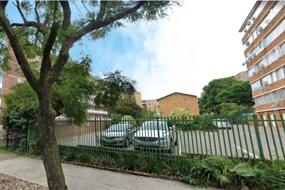 2 BED Apartment For Sale in Sunnyside, Pretoria - Photo 3