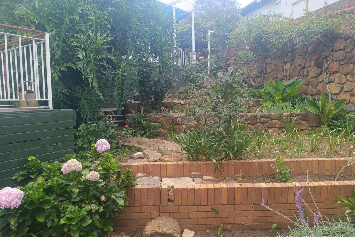 House with Flatlet For Sale in Freemanville Klerksdorp North West - Photo 2