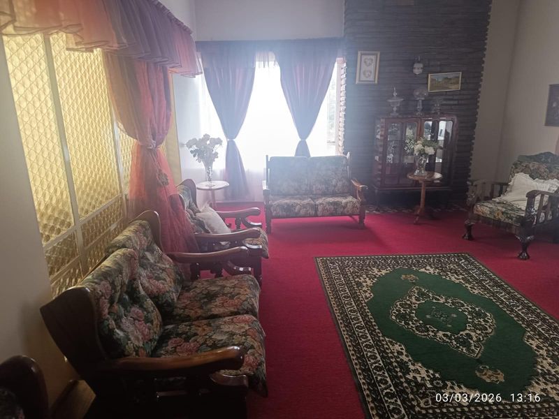 House with Flatlet For Sale in Freemanville Klerksdorp North West - Photo 4