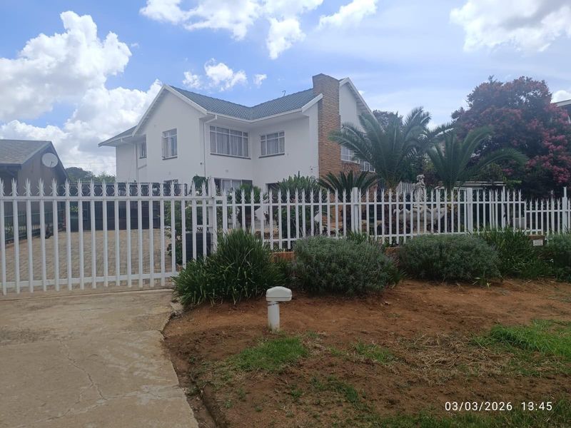 House with Flatlet For Sale in Freemanville Klerksdorp North West - Photo 1