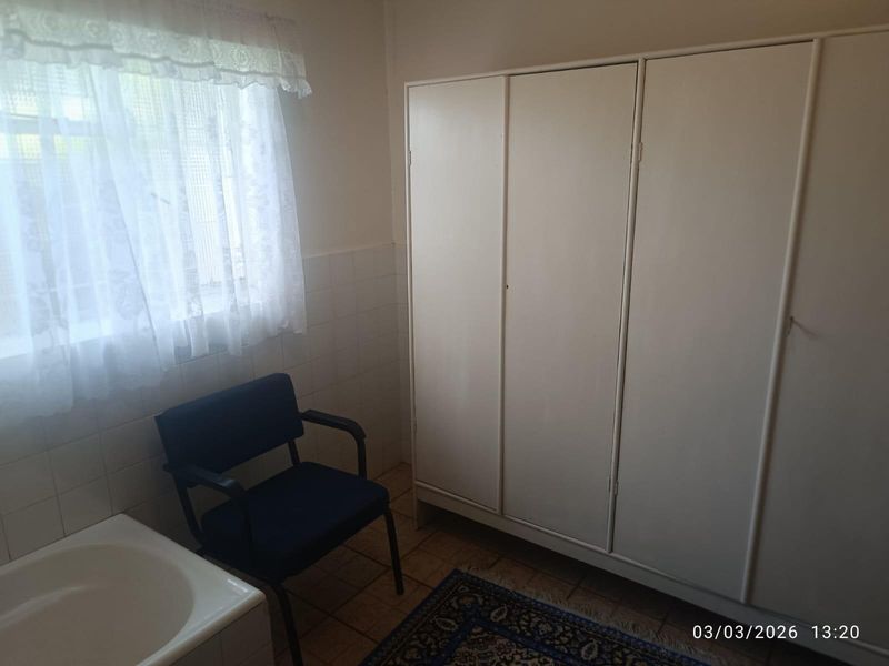 House with Flatlet For Sale in Freemanville Klerksdorp North West - Photo 8