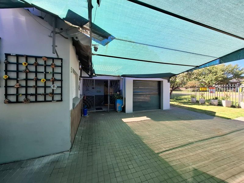 Bargain Time - Exceptional Value in a Quiet Neighbourhood - Photo 2