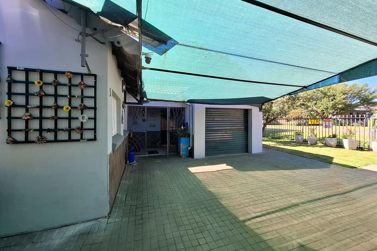 Bargain Time - Exceptional Value in a Quiet Neighbourhood - Photo 2