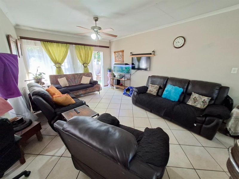 Bargain Time - Exceptional Value in a Quiet Neighbourhood - Photo 8