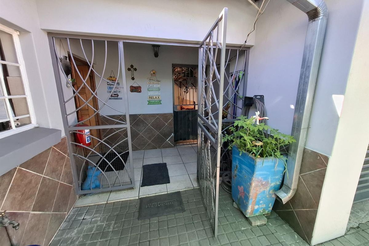 Bargain Time - Exceptional Value in a Quiet Neighbourhood - Photo 4